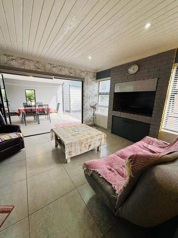 3 Bedroom Property for Sale in Stilbaai Wes Western Cape